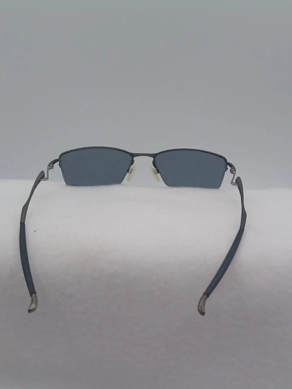 MENS Oakley Lizard Polorized Sunglasses.